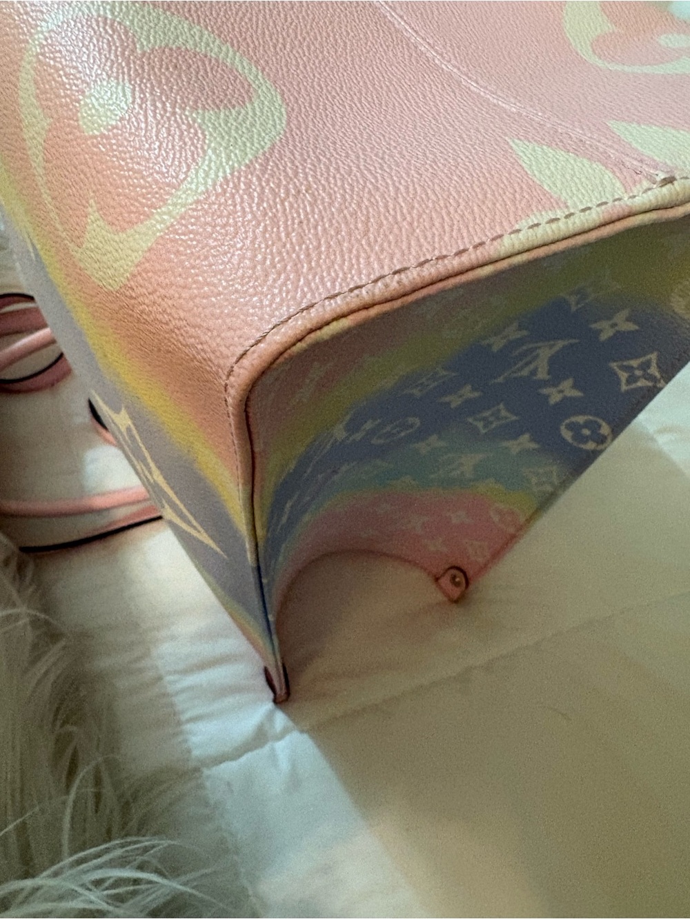 Limited Edition Louis Vuitton Escale OnTheGo GM Tote - Picture 6 of 16
